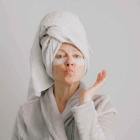 Beauty-Guru Approved Ways to De-Puff Your Face