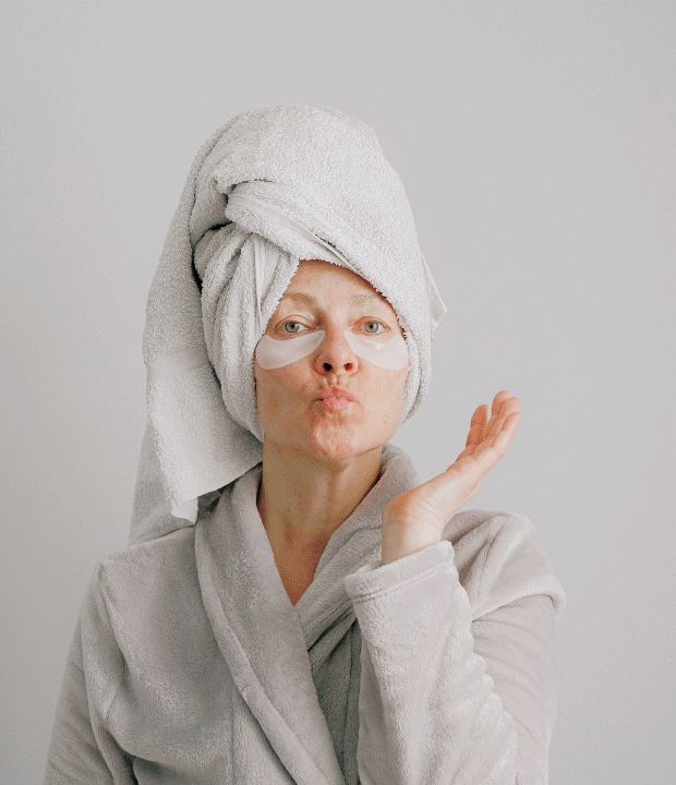 Beauty-Guru Approved Ways to De-Puff Your Face